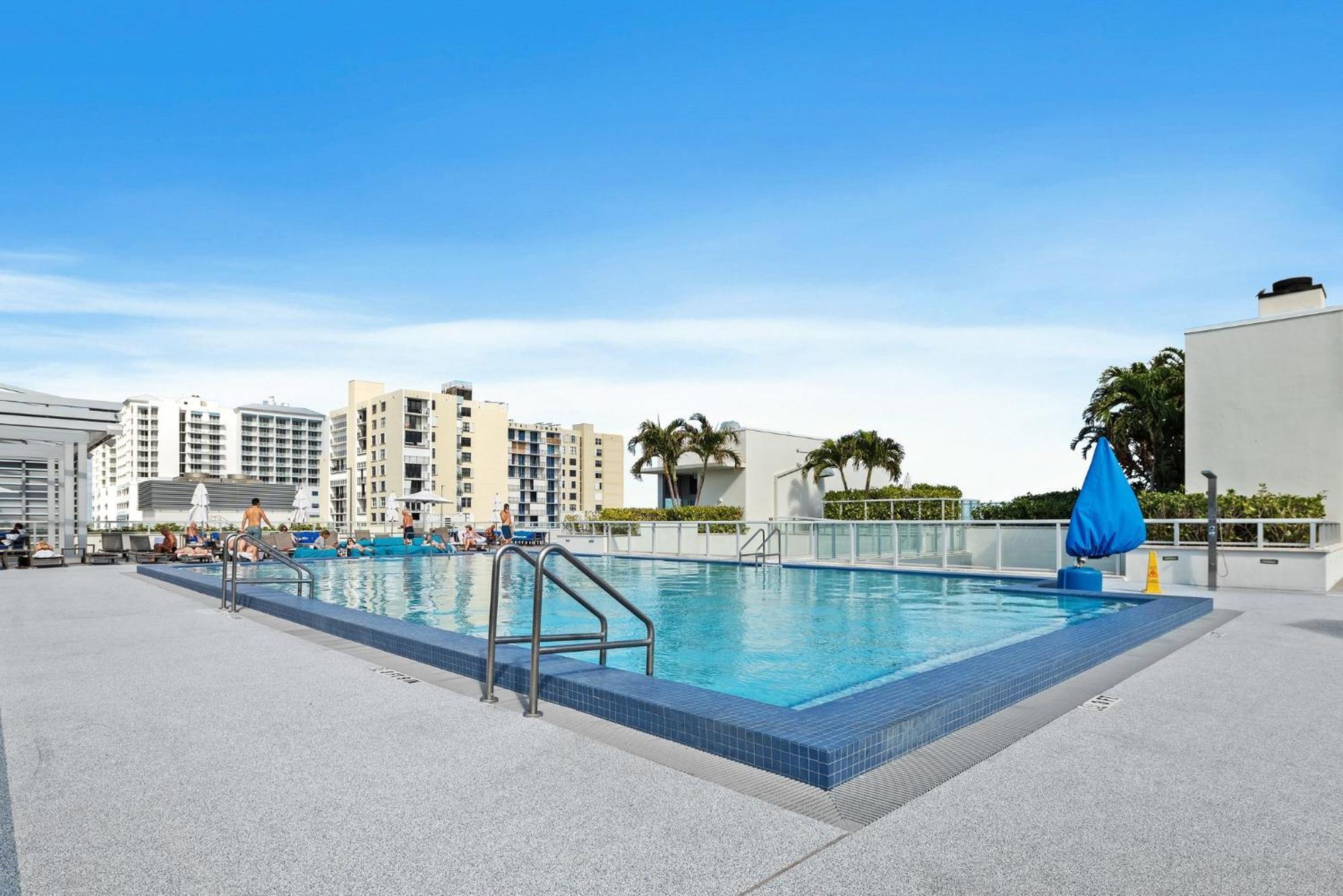 Hollywood Studios Condo Costa Luaran gambar